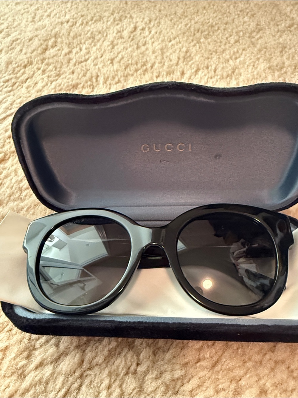 Gucci Black Round Frame Sunglasses with Dark Lenses